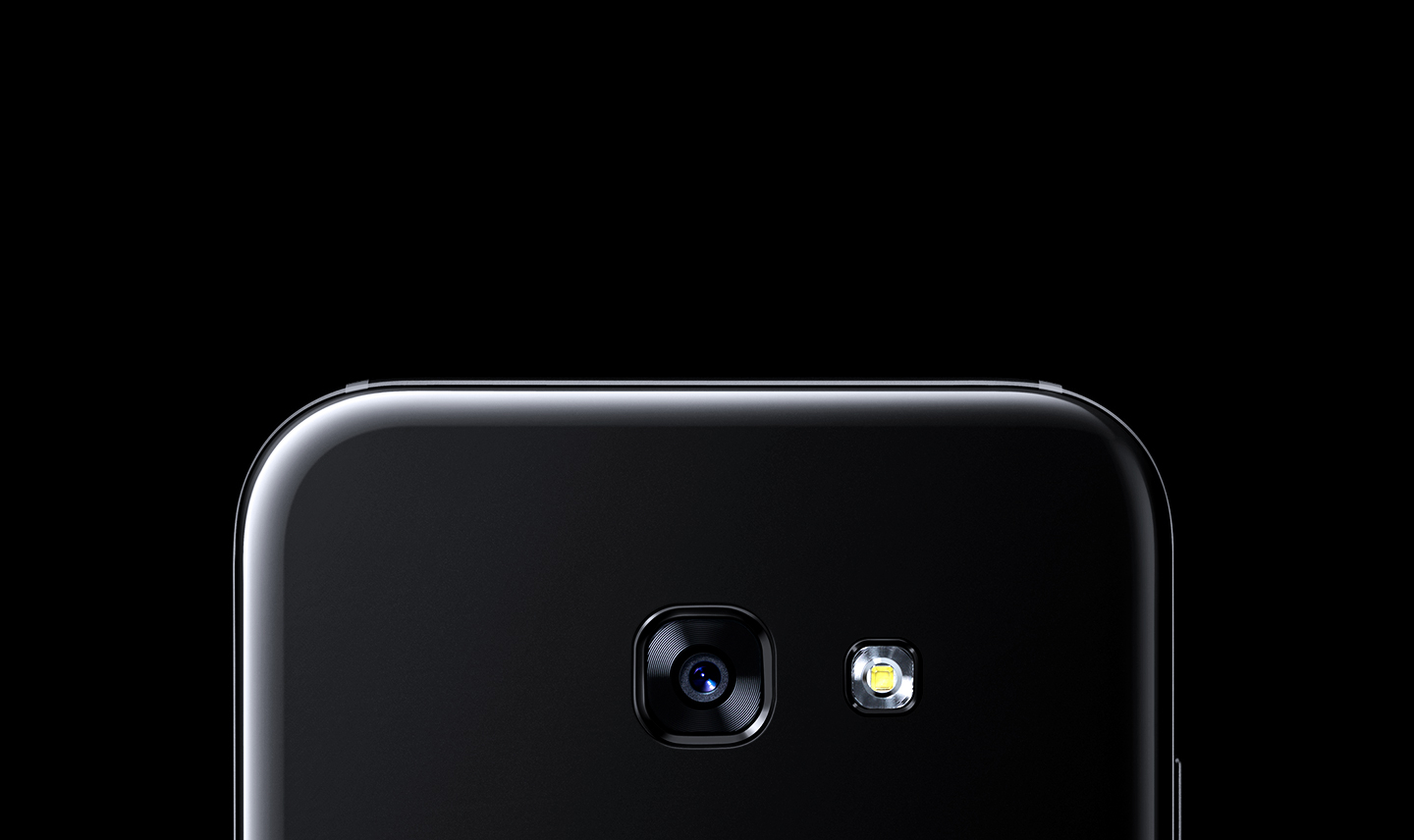 Galaxy A5 (2017) arka kamerasının yakın çekimi.
